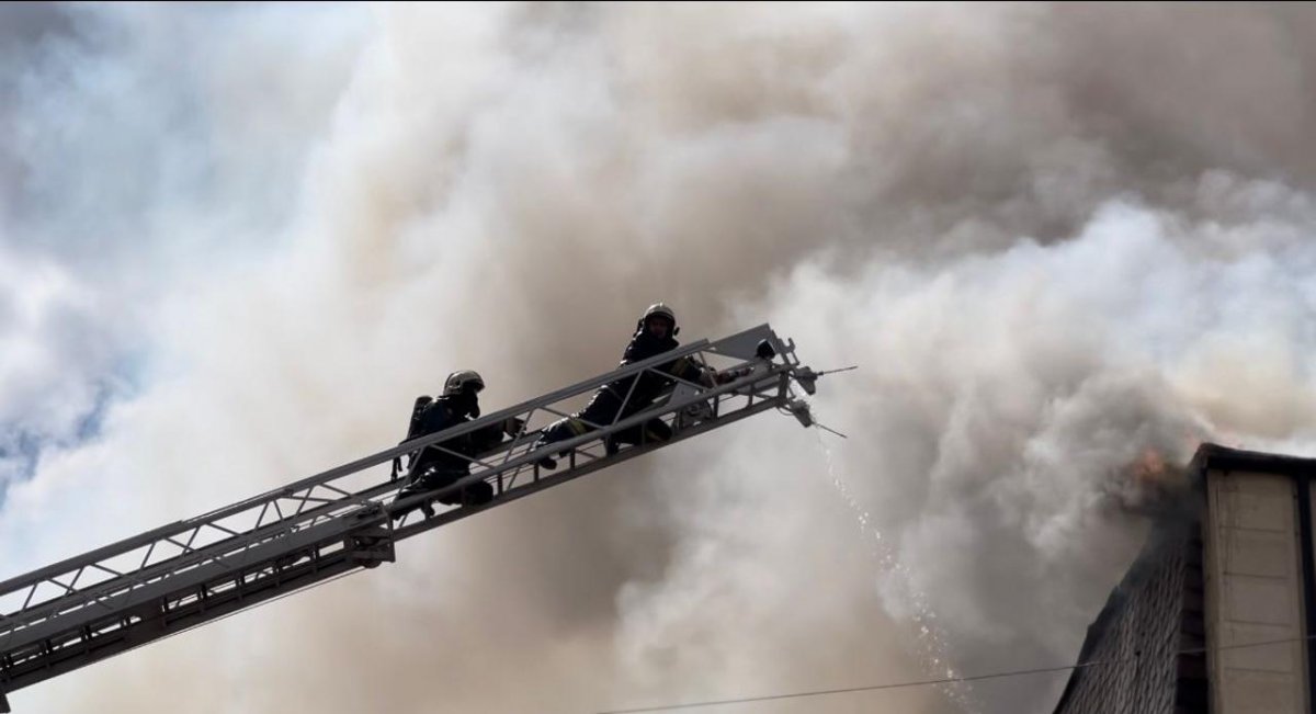 Пожар в высотке: как остаться в живых, даже если выгорит вся квартира – советы МЧС