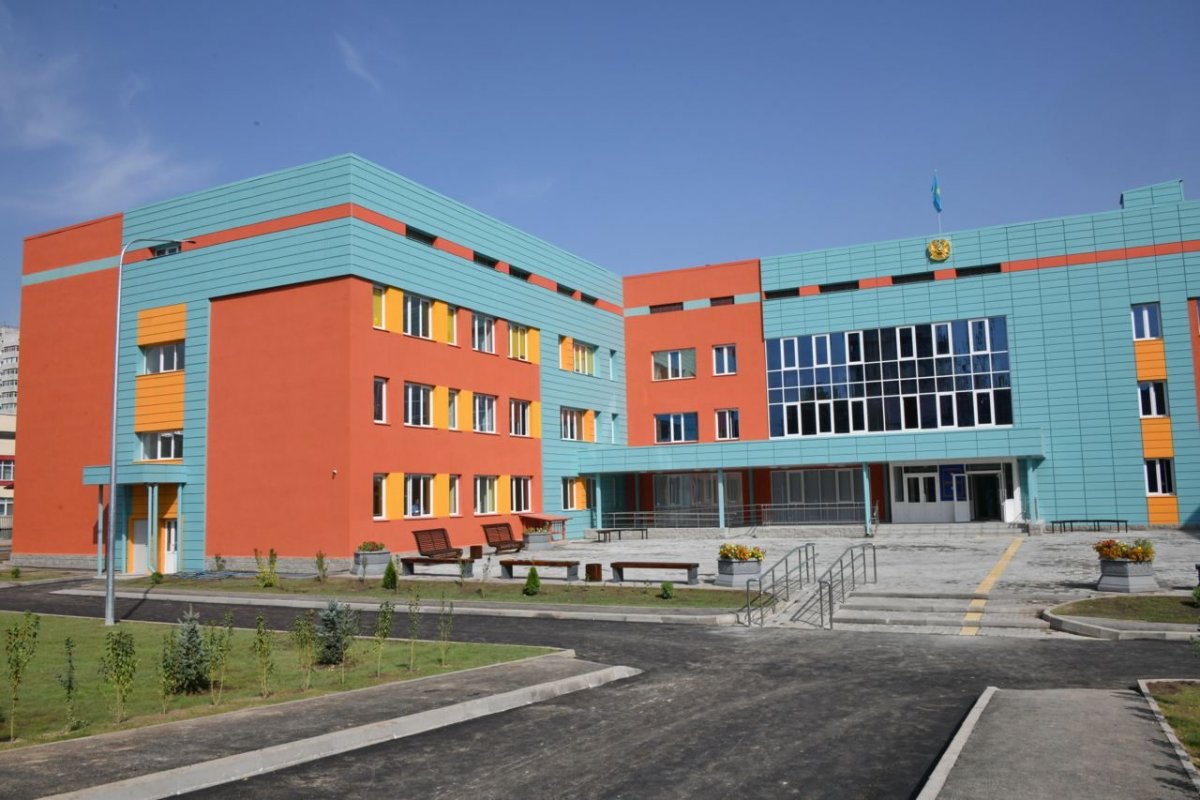 Школы Алматы будут поэтапно переводить на односменное обучение
