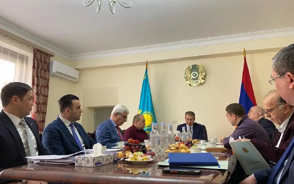 Развитие современного Казахстана обсудили эксперты в Ереване