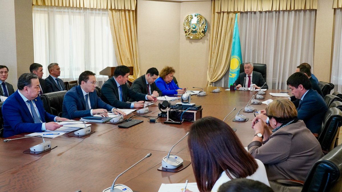 Правительство Казахстана ищет альтернативные торговые международные автомаршруты
