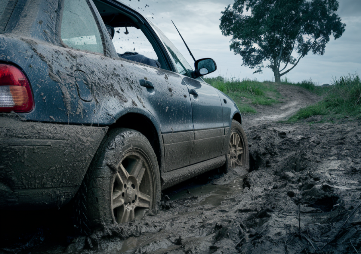 75 автомобилей забуксовало в грязи на трассе Жезказган – Кызылорда