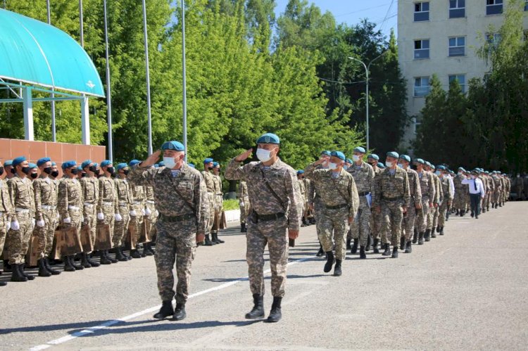 В воинских частях РК прошла церемония проводов воинов-десантников