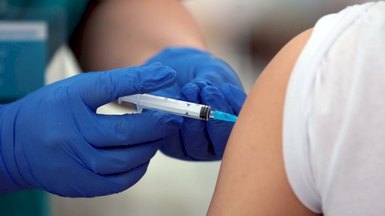 Врач алматинской поликлиники считает критику вакцинации безосновательной