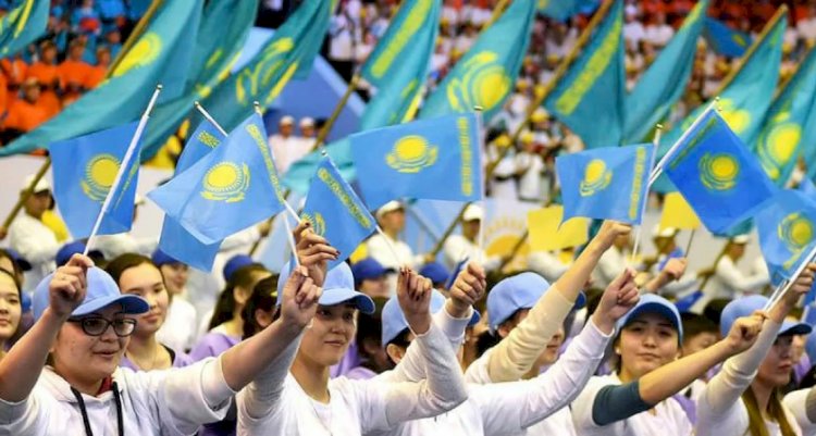 Закон вступил в силу: возраст молодежи в Казахстане увеличен до 35 лет