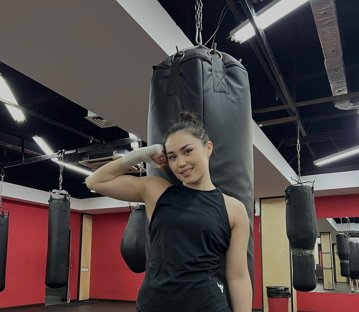 Блогер рассказал о красавице-боксерше из Казахстана