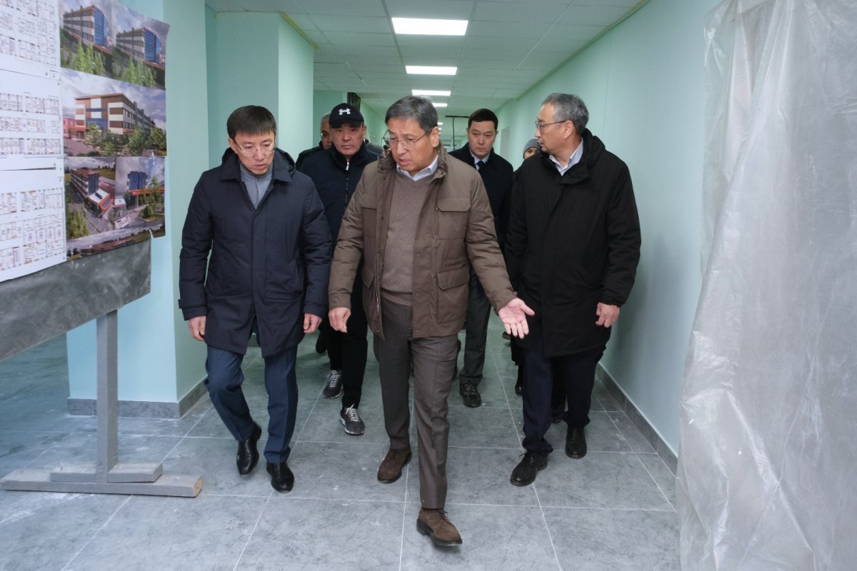 Аким Алматы проверил темпы строительства нового корпуса Центра детской неотложной медпомощи