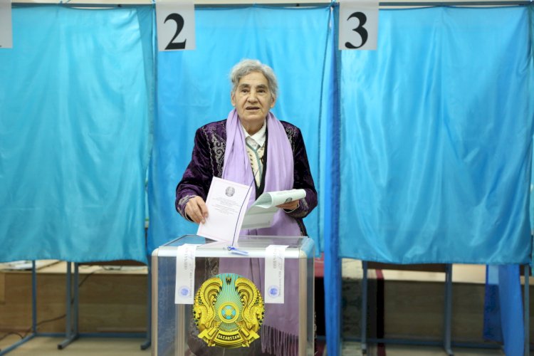 Асылы Осман проголосовала на выборах в Алматы