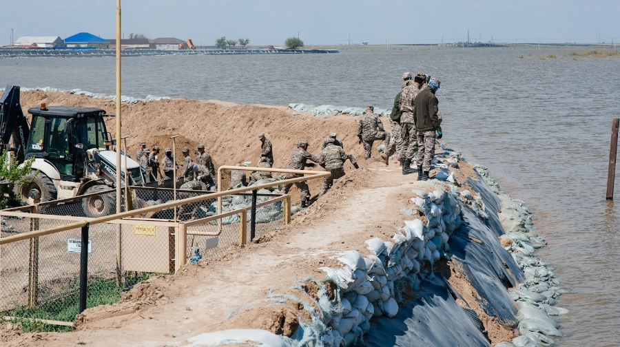 Угроза паводка в Атырау: на гидропостах уровень воды превысил опасную отметку