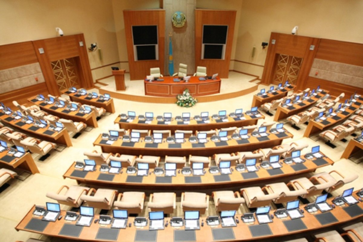 Депутаты Парламента Казахстана ушли на каникулы