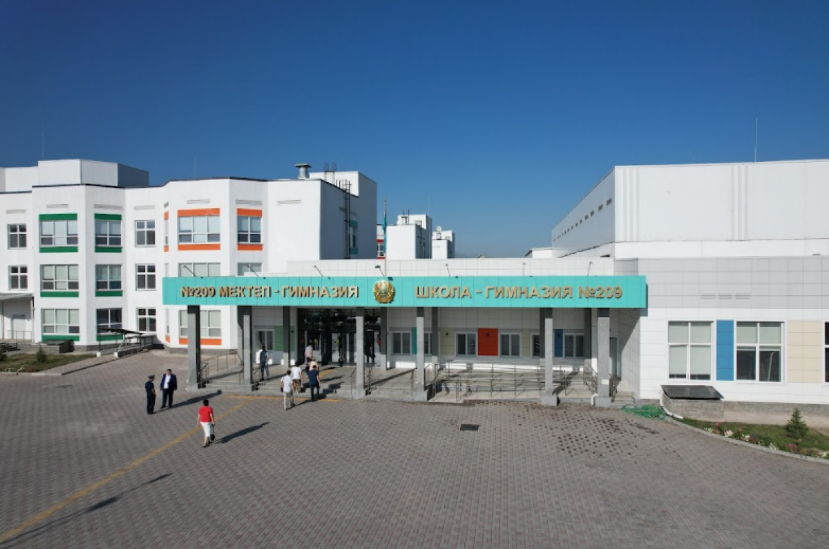 В микрорайонах Алматы строятся две новые школы по 550 мест