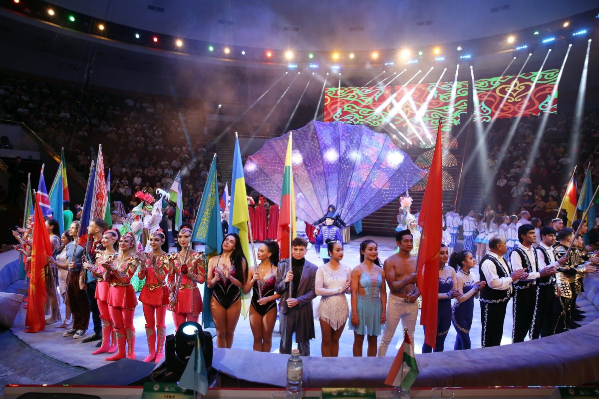 На Международном фестивале циркового искусства в Алматы выступили артисты из 14 стран