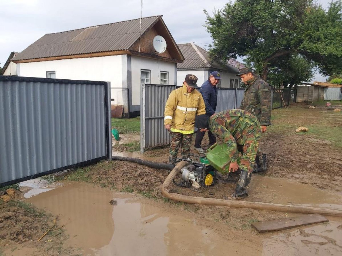 В области Жетісу создали оперативный штаб, горячую линию и пункт эвакуации