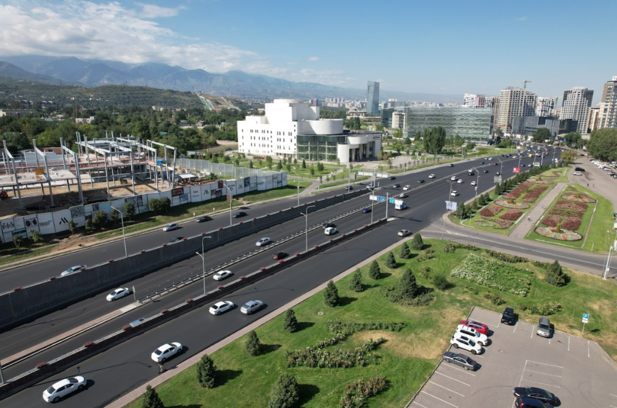 Ремонт проспекта аль-Фараби в Алматы завершен раньше срока