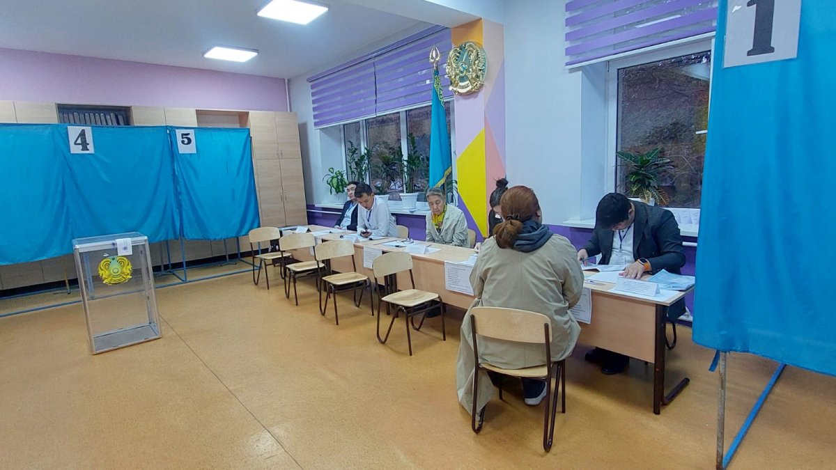 42 избирательных участка открылись для голосования в Алматы