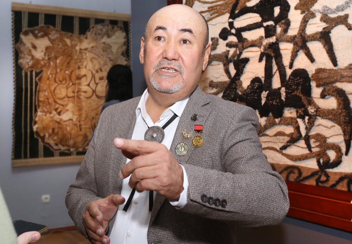 Известный мастер декоративноприкладного искусства Куттыбек Жакып посвятил персональную выставку Дню Независимости Казахстана