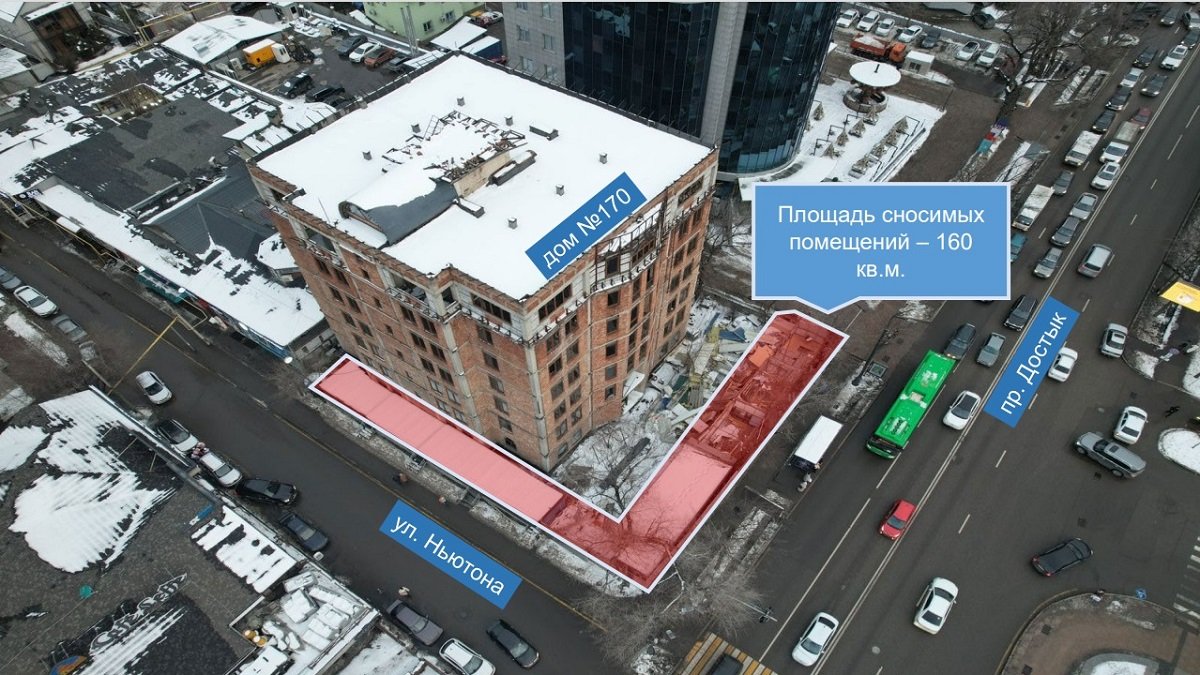 Незаконные торговые павильоны сносят в центре Алматы
