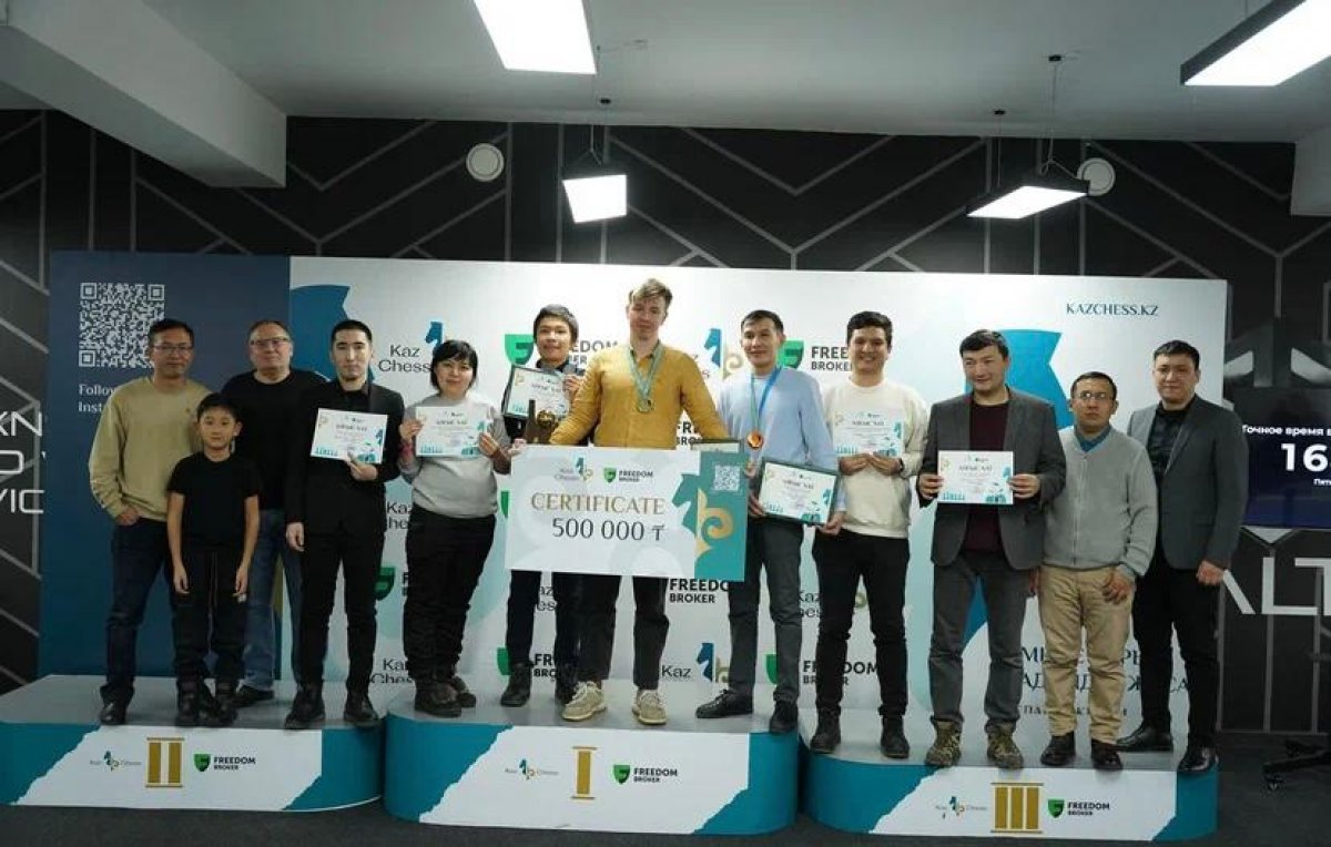 В Алматы состоялся шахматный турнир среди работников СМИ и блогеров, посвященный Дню Независимости