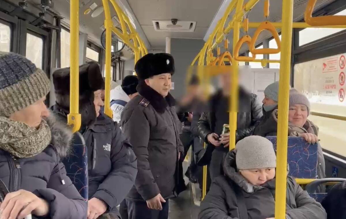 «Помогите, в автобусе пьяный пассажир»: полиция Павлодара провела социальный эксперимент