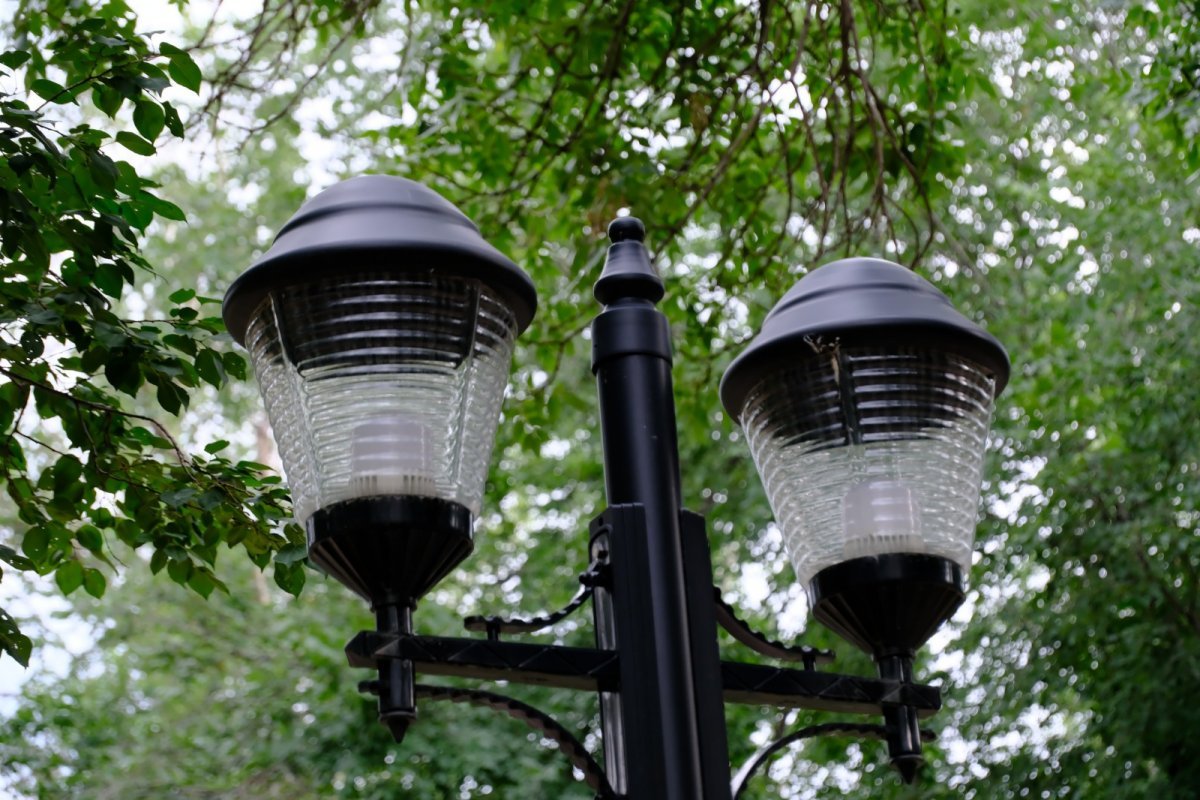 В Бостандыкском районе установят дополнительные опоры со светильниками