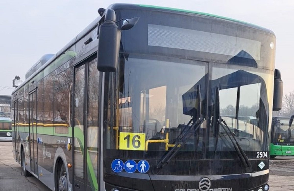В Алматы обновлены автобусы еще на двух маршрутах