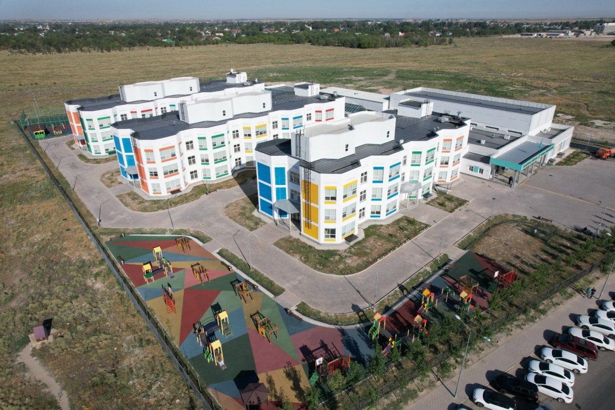 Строительство пяти пристроек к школам почти на две тысячи мест ведется в Алматы