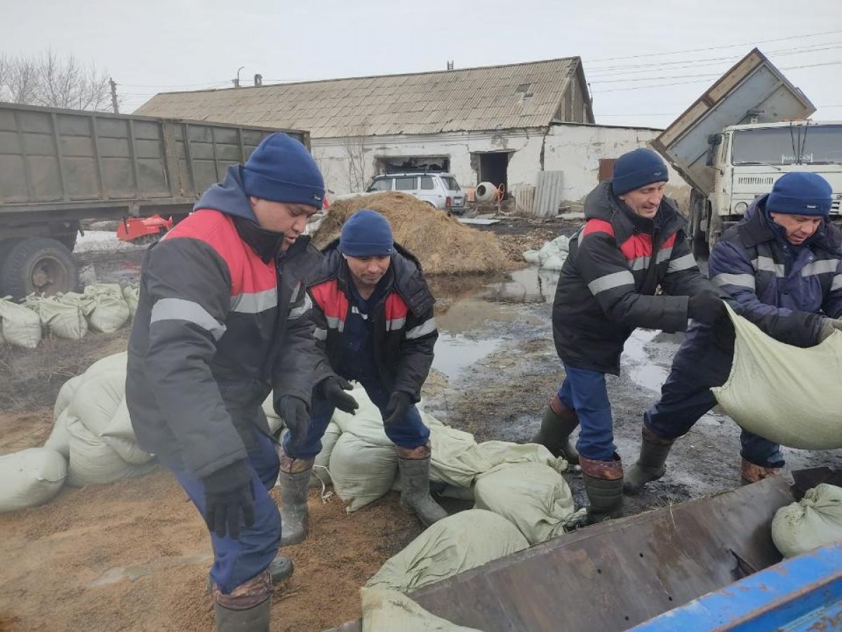 На помощь костанайским спасателям пришли военные, полиция, Нацгвардия, Казавиаспас