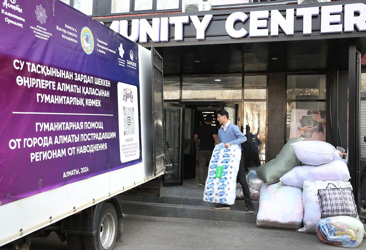 Алматинцы отправили более 10 тонн гуманитарной помощи пострадавшим от паводка