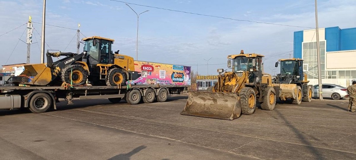 Костанайцы направили технику для ликвидации паводков в Уральске