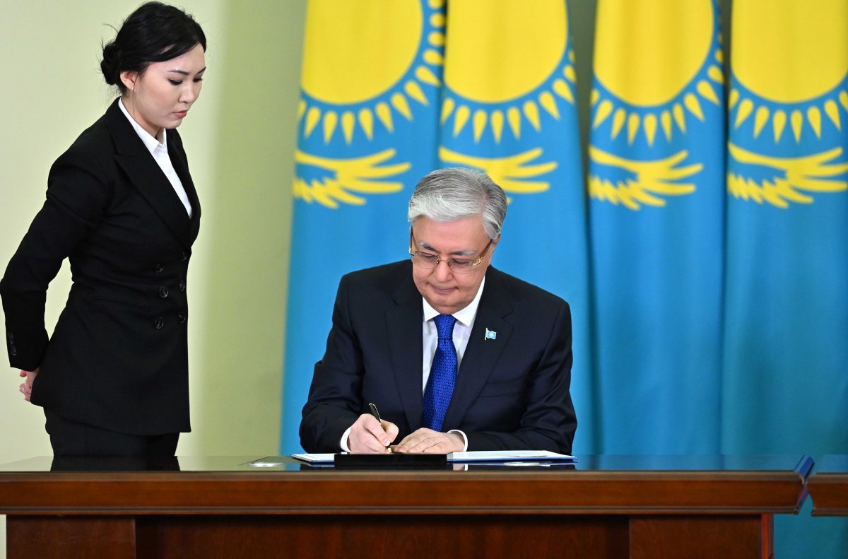 Токаев подписал закон, ужесточающий наказание за насилие и педофилию