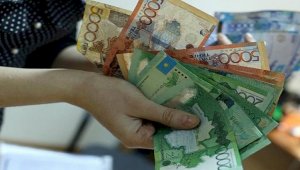 Все меньше денег посылают в Казахстан из-за рубежа