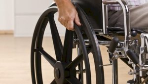 Инвалидов Казахстана обеспечивают новыми кресло-колясками