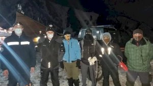 Трех заблудившихся в горах туристов спасли в Алматы