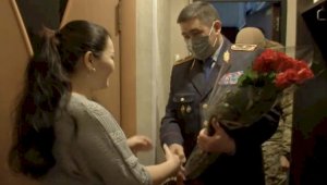Родственники погибших полицейских поздравили казахстанцев с Днем Независимости