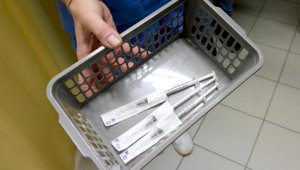 Европа начала вакцинировать своих граждан от коронавируса