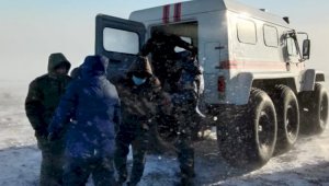 Водителей спасли из снежных заносов в Алматинской области