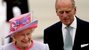 Королевская семья Великобритании получила прививку от COVID-19