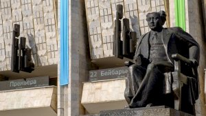 Алматинский драмтеатр отмечает 95-летие