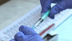 Эксперт: Вакцинация поможет улучшить ситуацию в борьбе с COVID-19