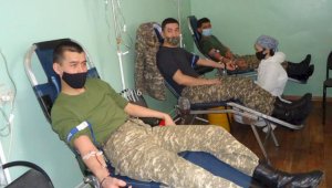 50 литров крови сдали военнослужащие в Алматы