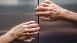 Алматинец «выместил злобу на лифте» на 200 тысяч тенге