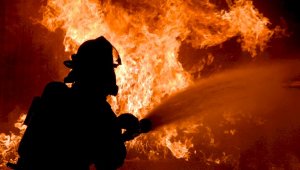 Пожарным удалось предотвратить распространение огня в Алатауском районе