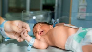 Проблему младенческой смертности обсудили в Минздраве РК