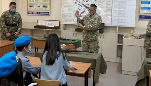 Алматинских школьников обучили азам ратного дела