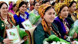 Президент Туркменистана поздравит женщин деньгами