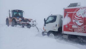 За сутки из снежных заносов вызволены 125 человек и 64 единицы техники