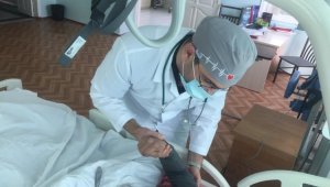 Тяжелобольного парализованного мужчину поставили на ноги врачи Алматы