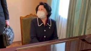 Министр культуры Казахстана сыграла на фортепиано