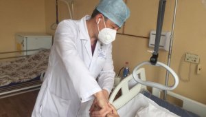 Женщину с обширной гематомой в голове спасли от смерти врачи Алматы