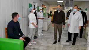 Бакытжан Сагинтаев проверил работу прививочных пунктов