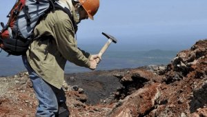 Глава Минэкологии поздравил геологов с профессиональным праздником